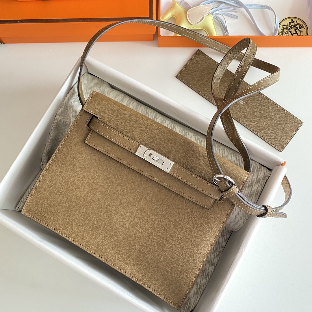 Hermes Kelly Danse Evercolor Bag In Khaki Color